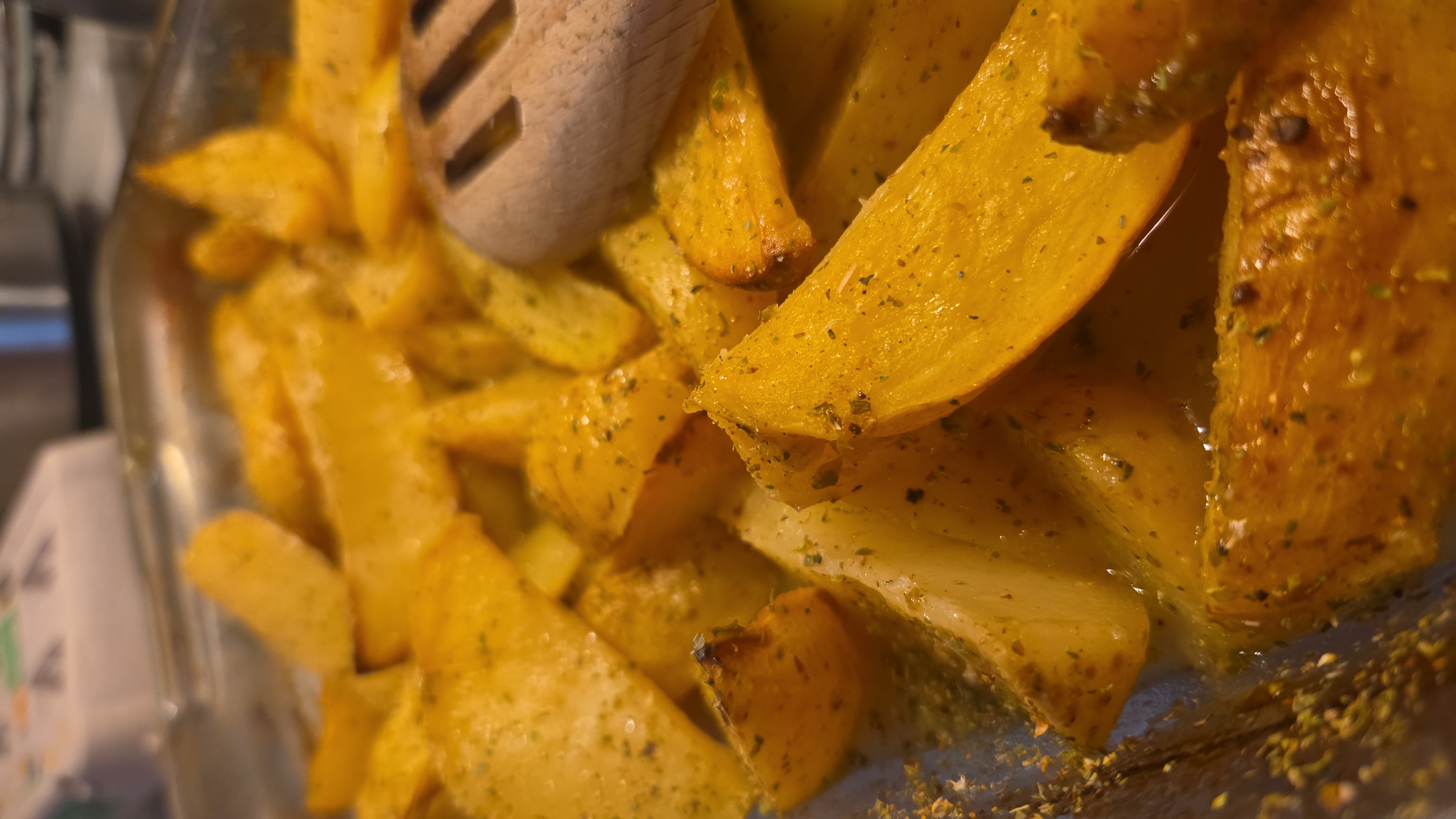 Roasted potato wedges